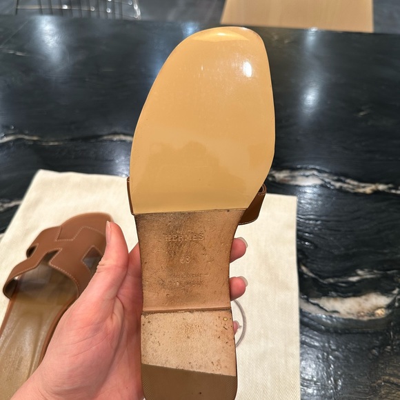 ✨ Hermes Oran Flat Sandal - Caramel/Gold ✨ - Picture 8 of 11
